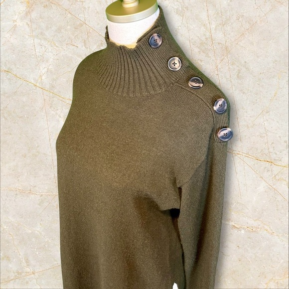 By Anthropologie ‘Margarita’ Button-Up Shoulder Tunic Sweater in Olive Green XS - Picture 6 of 16